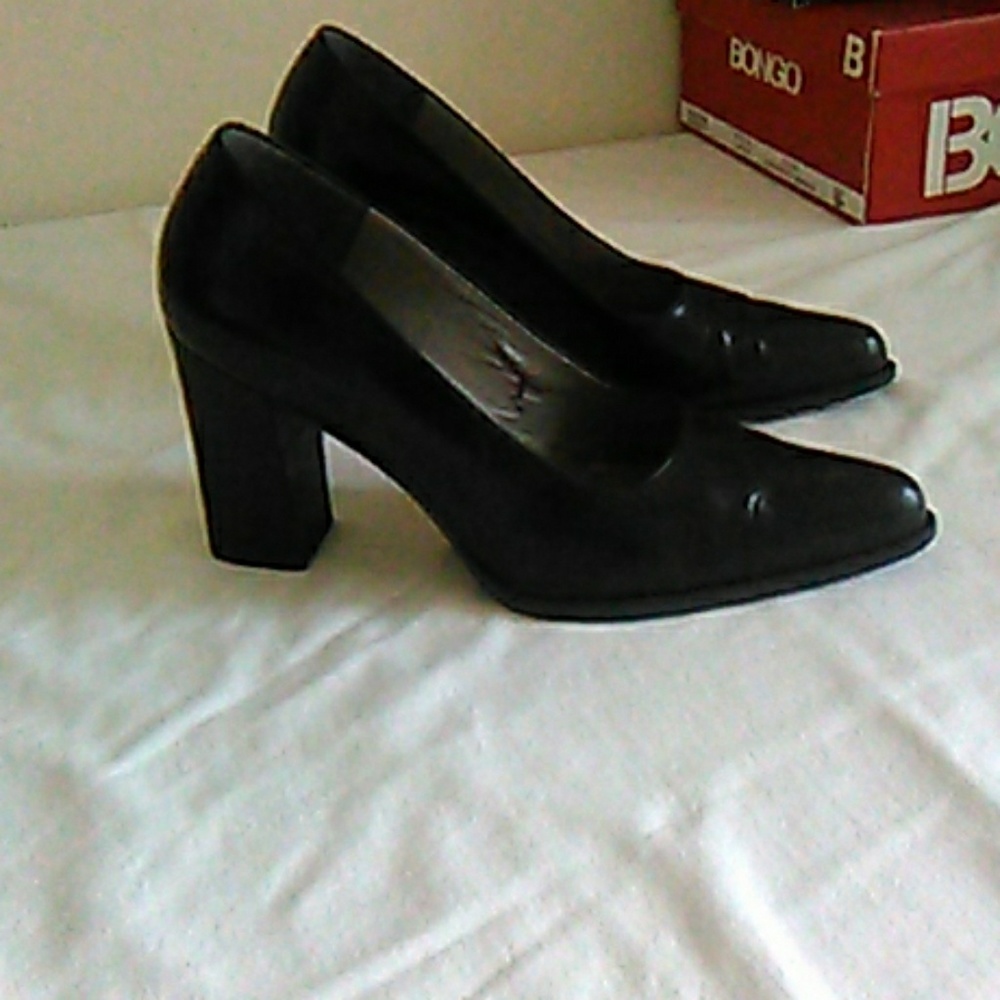 9 West black heels